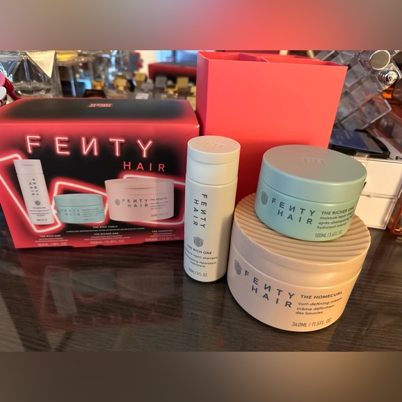 FENTY BEAUTY BY RIHANNA The Rich Curls 3-Piece Curl-Defining Hair Gift Set - Picture 3 of 11